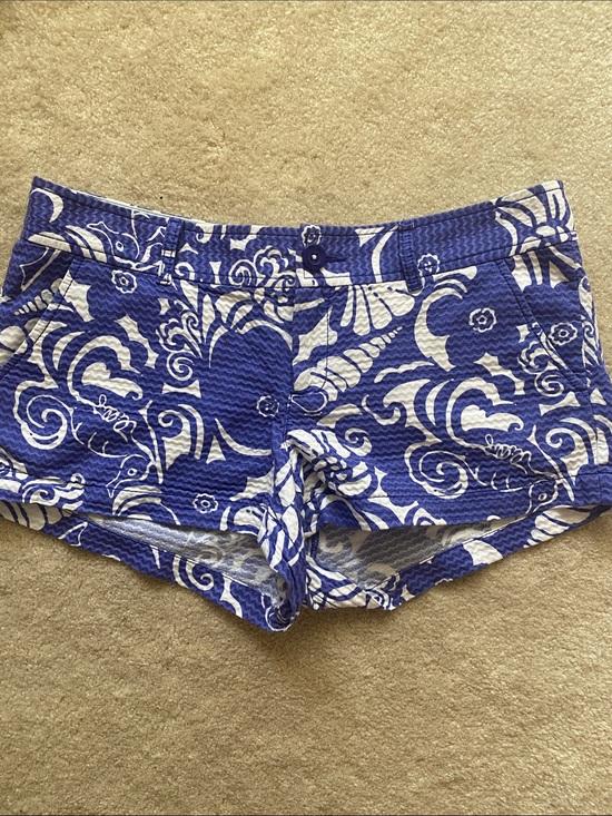 Lilly Pulitzer Pants - Lilly Pulitzer size 10  the Walsh shorts under the sea blue & white